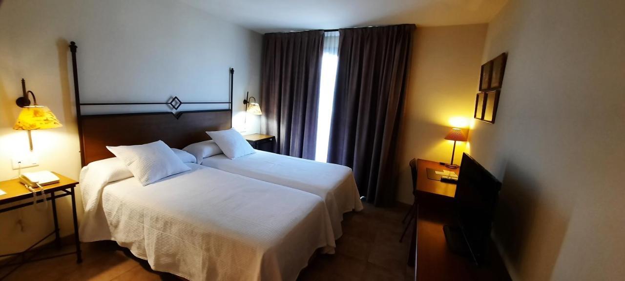 Sant Jordi Hotel Montbrió del Camp Eksteriør billede